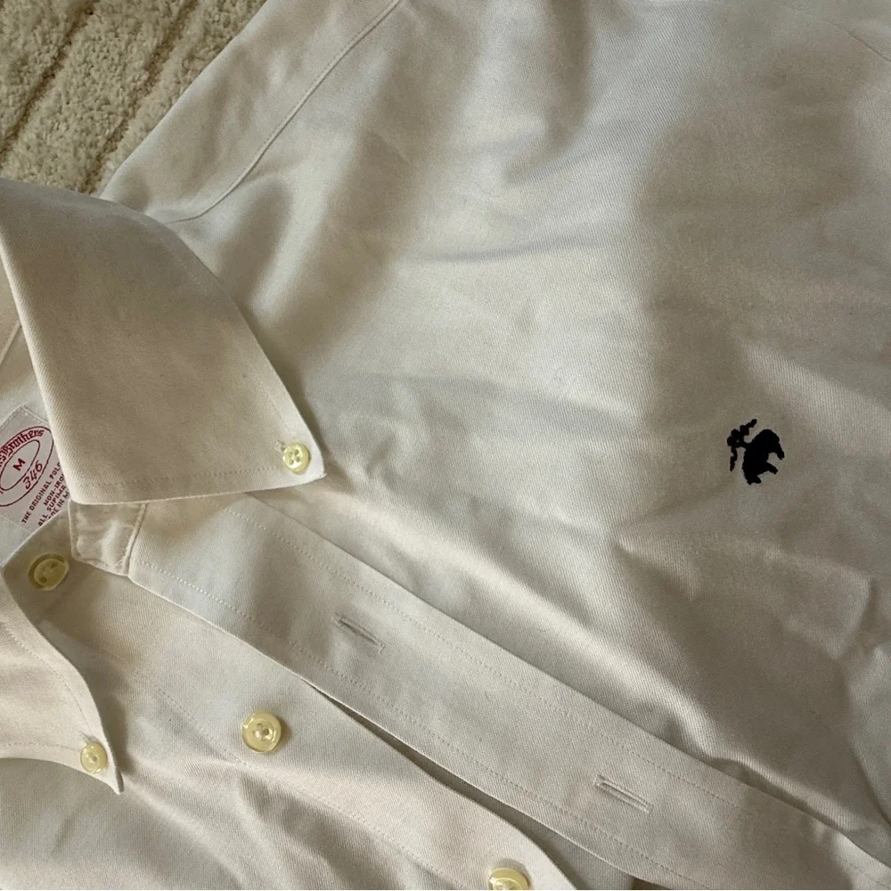 NWOT Brooks Brothers Classic White Button-Down Shirt with Navy Logo - Men - Picture 4 of 8